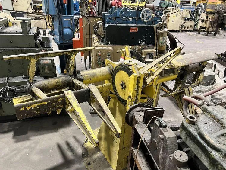 3000 LB x 27″ REGAL NON-MOTORIZED DOUBLE END UNCOILER