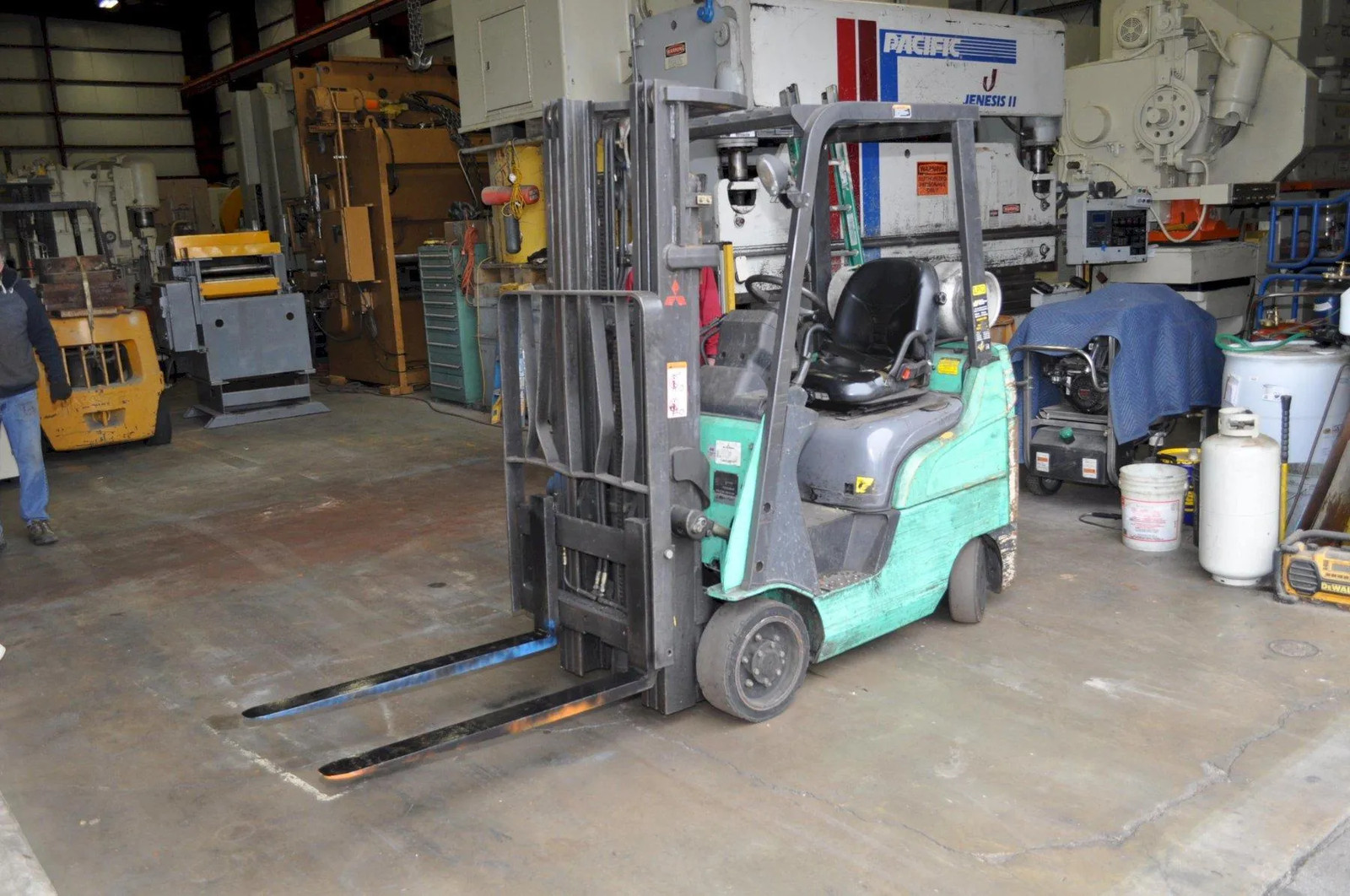 2500 LB Mitsubishi LP Forklift