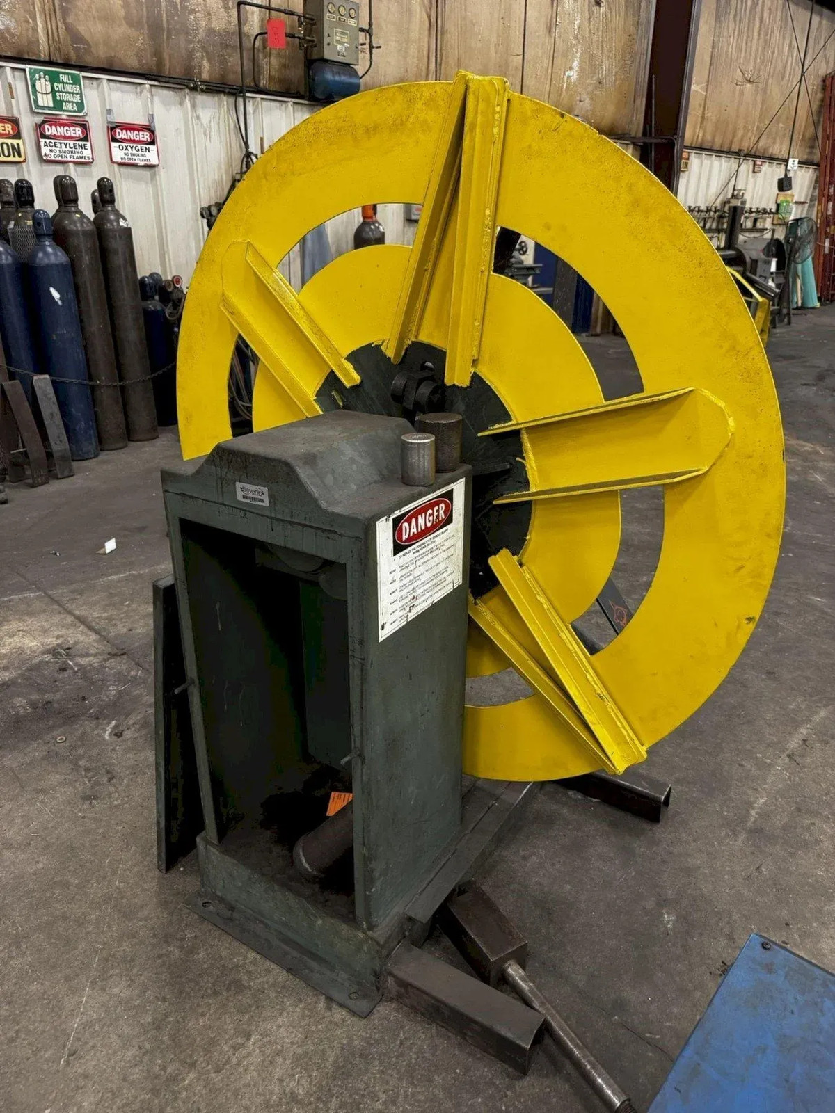 2,500 LB X 18″ AMERICAN MODEL #60 PULL OFF COIL REEL UNCOILER : YOBRO #23932