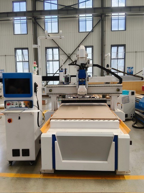 4’x8′ & 5’x10′ CNC Wood Router Table — 8/10 Tool Changer (Linear or Carousel)