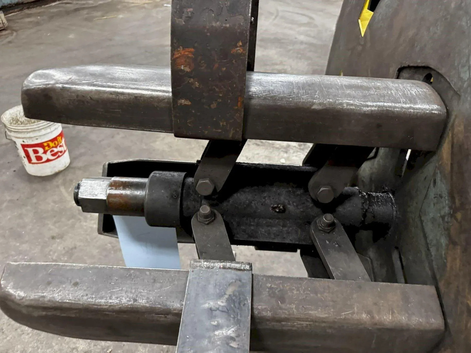 2,500 LB X 18″ AMERICAN MODEL #60 PULL OFF COIL REEL UNCOILER : YOBRO #23932