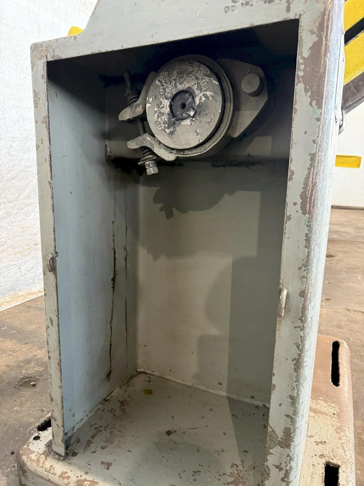 2,500 LB X 12″ AMERICAN MODEL #60 PULL OFF COIL REEL UNCOILER : YOBRO #23931