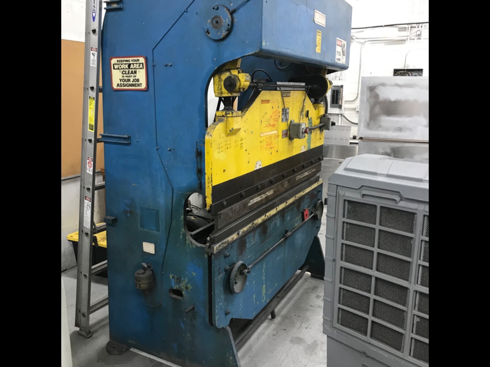 Press Brake, 3 phase, does not come with dies