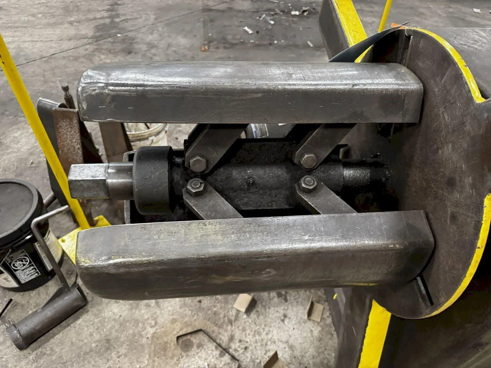 2,500 LB X 18″ AMERICAN MODEL #60 PULL OFF COIL REEL UNCOILER: YOBRO #23933