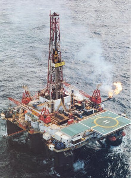 oil_rig1.jpg (65079 bytes)